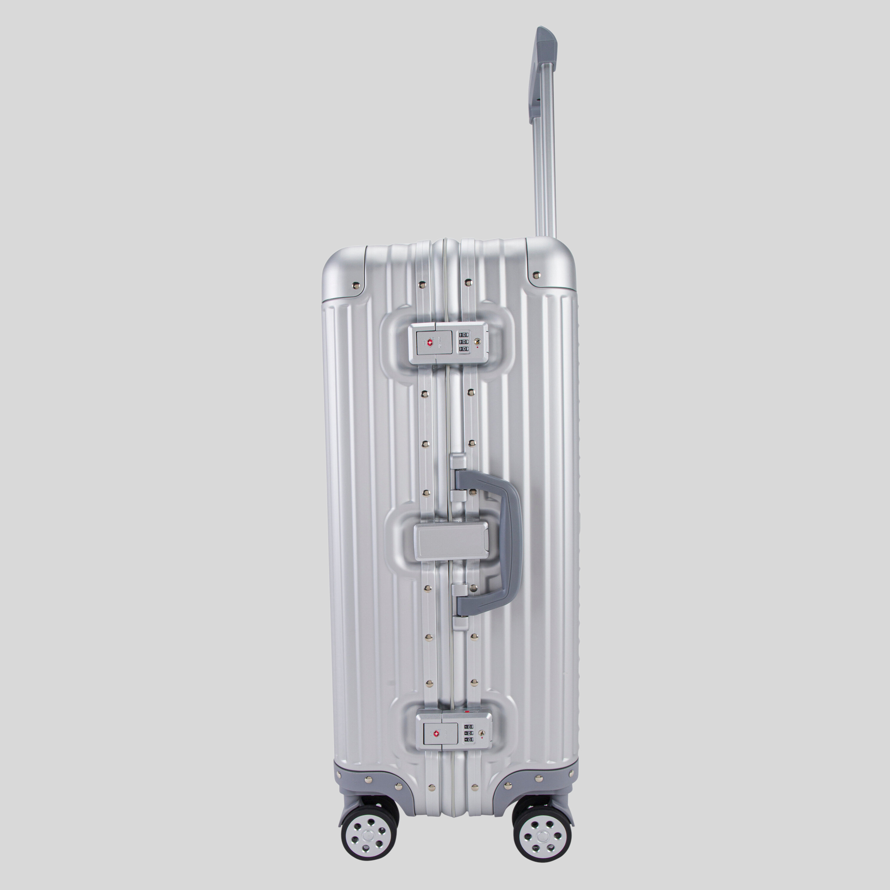 Deneb Premium Business Cabin 20 Inch