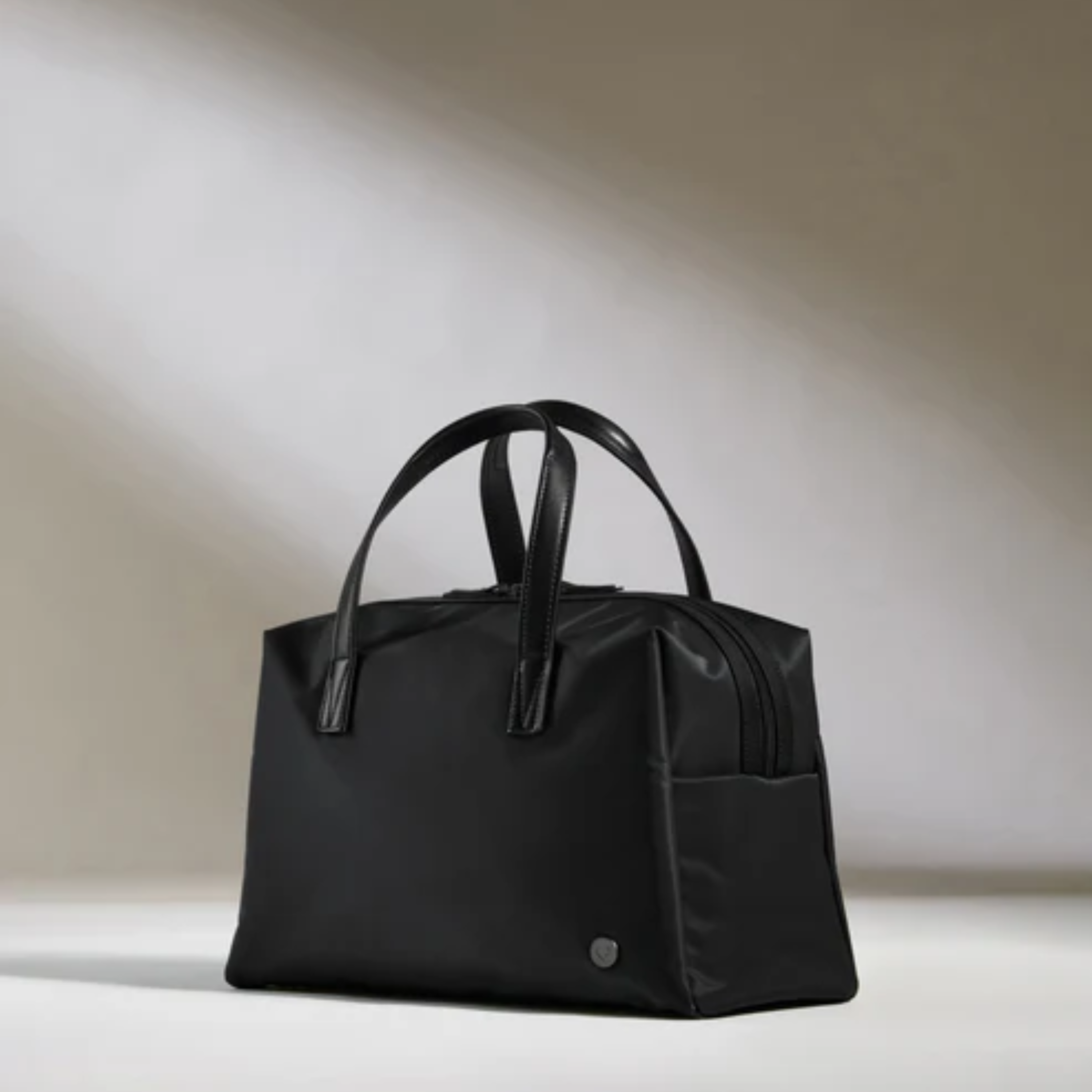 Chelsea Essential Overnight Bag in Black