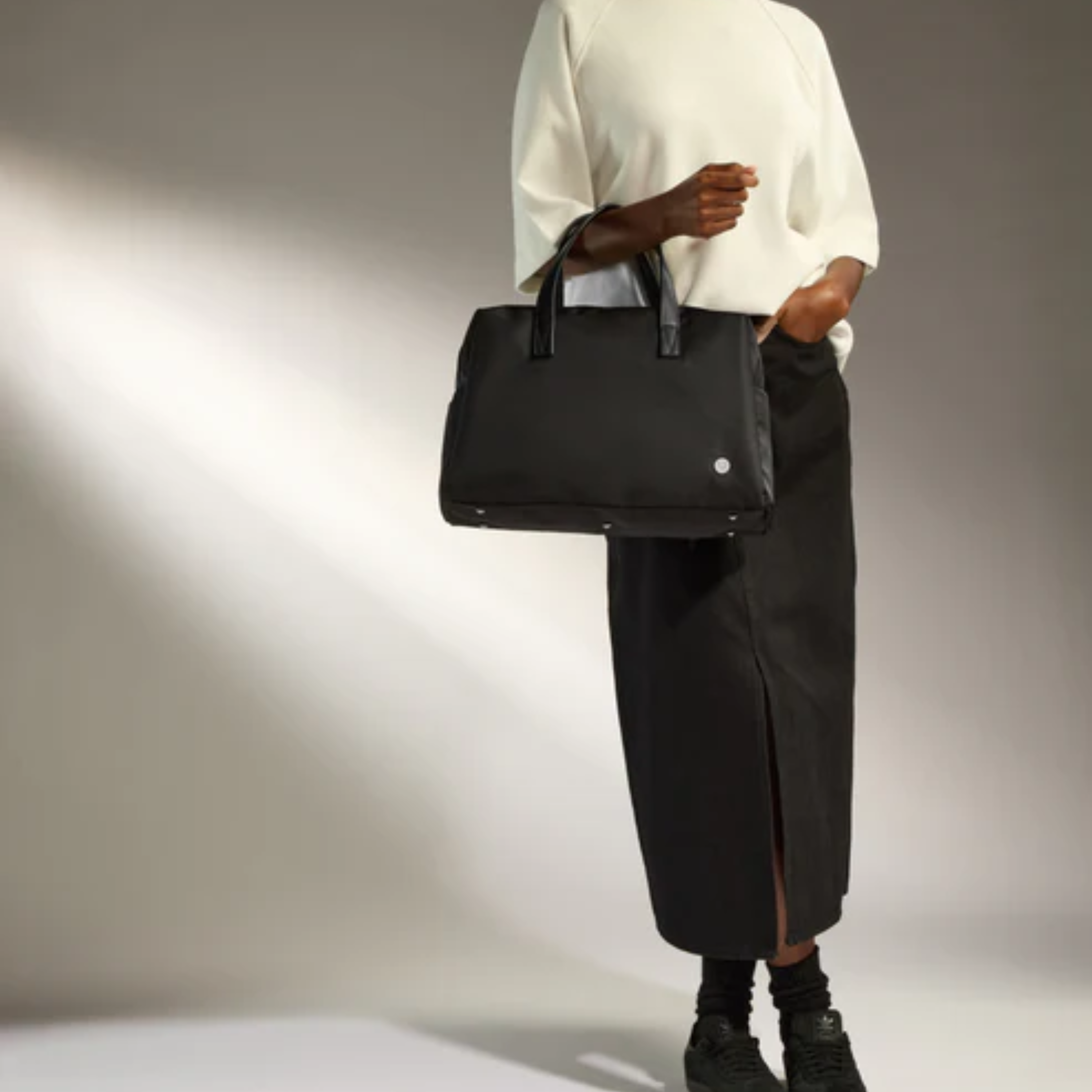 Chelsea Essential Overnight Bag in Black