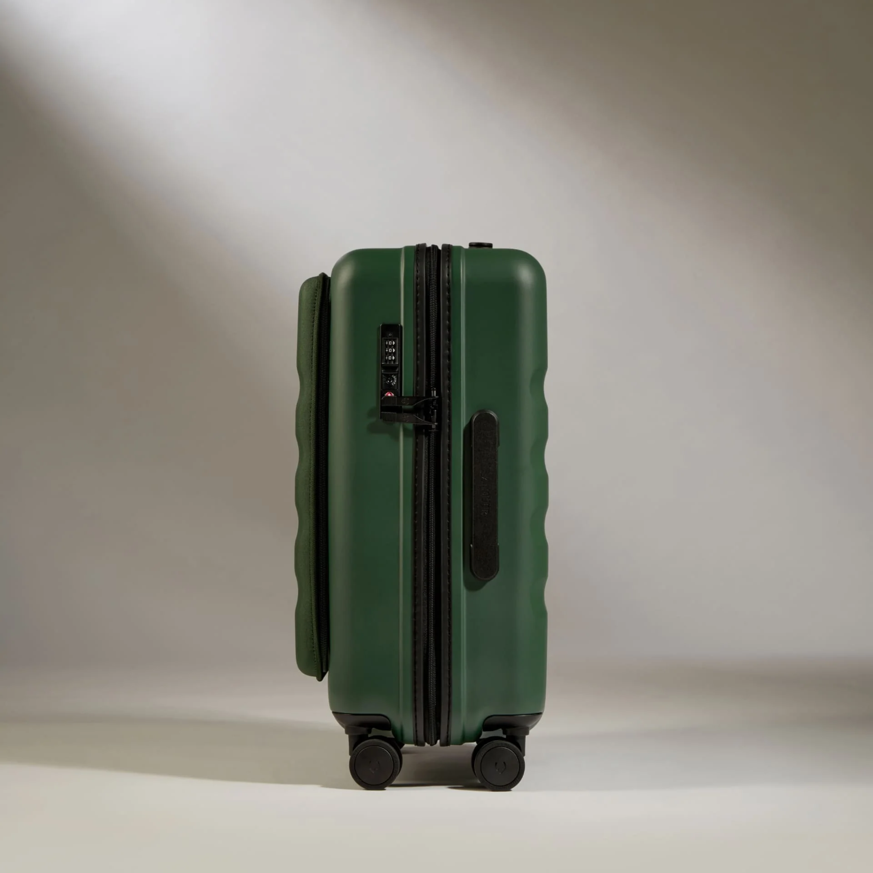 Clifton Cabin with Pocket Laptop Compartment-Green